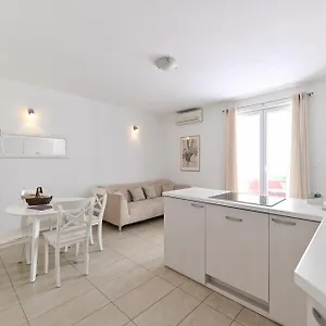 Near Center With Free Parking And Air Condition In Each Apartment Zadar